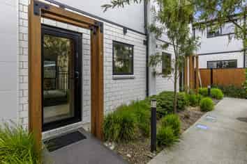 5/4 Johnston Grove, Taita