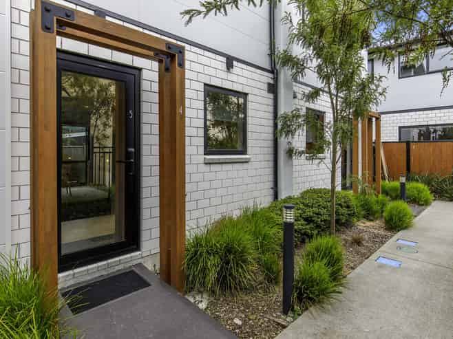 5/4 Johnston Grove, Taita