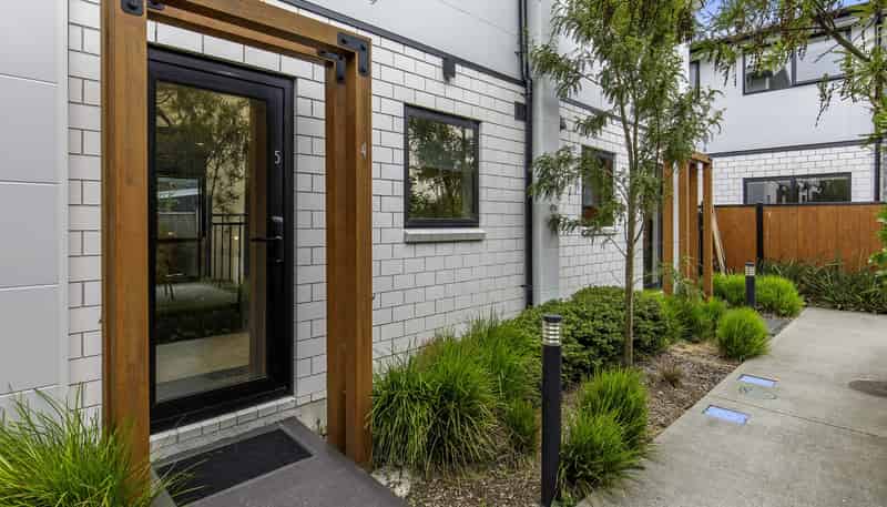 5/4 Johnston Grove, Taita