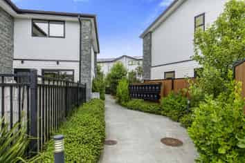 5/4 Johnston Grove, Taita