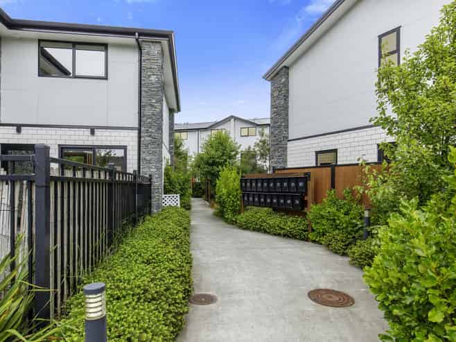 5/4 Johnston Grove, Taita