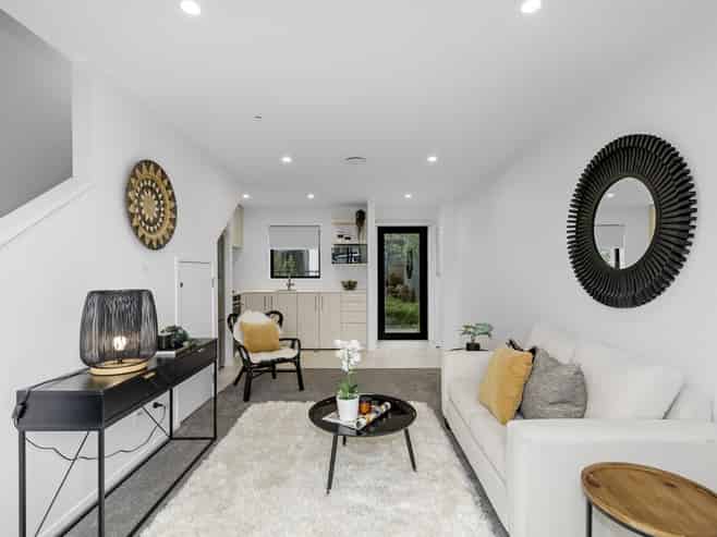 5/4 Johnston Grove, Taita