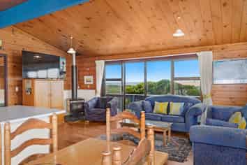 2A Marine Parade, OTAKI BEACH