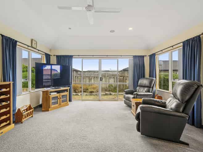 21 Kotuku Drive, Paraparaumu Beach