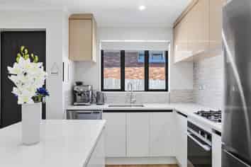 9B Kingdale Road, Henderson