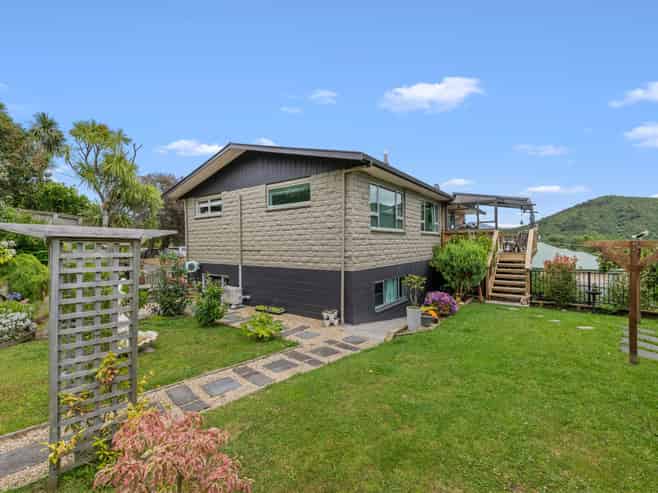 32 Moana View Road, Waikawa