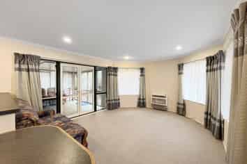 195a College Street, West End