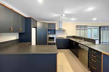 195a College Street, West End