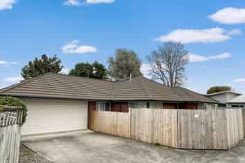 195a College Street, West End