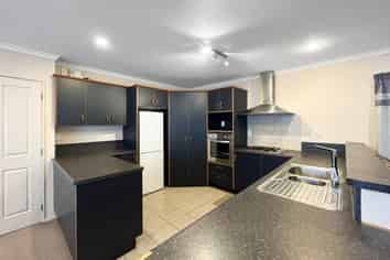 195a College Street, West End