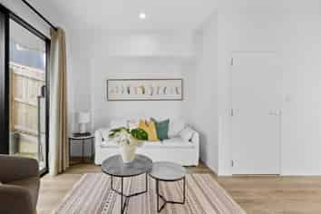 7/233 Great North Road, Henderson