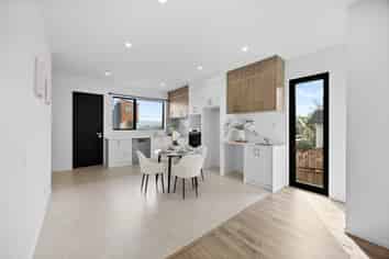 7/233 Great North Road, Henderson