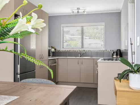 66 Jonathon Street, Brookfield