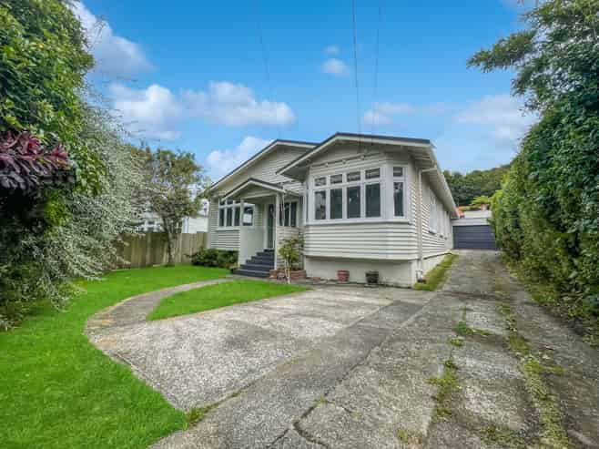 25 Chamberlain Road, Karori
