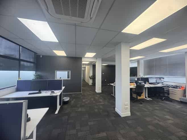 Tidy Office Suite with 5 Off Street Parks!