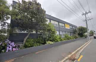 Tidy Office Suite with 5 Off Street Parks!