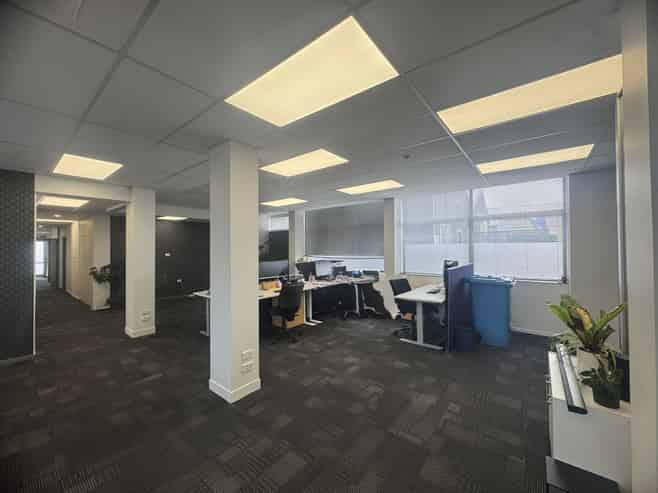 Tidy Office Suite with 5 Off Street Parks!