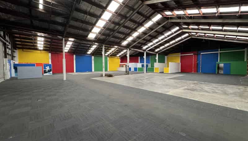 Whole Buil/4-10 Mohuia Crescent, Porirua