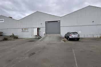 Well appointed workshop with multiple bays