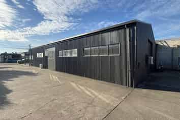 Fully Refurbished 320m² Warehouse with Office