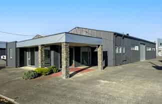 Fully Refurbished 320m² Warehouse with Office