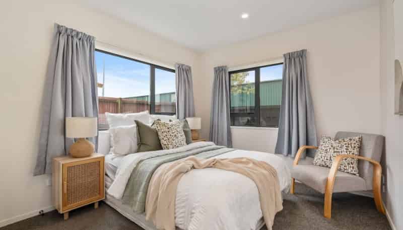 80A Shakespeare Road, Waltham