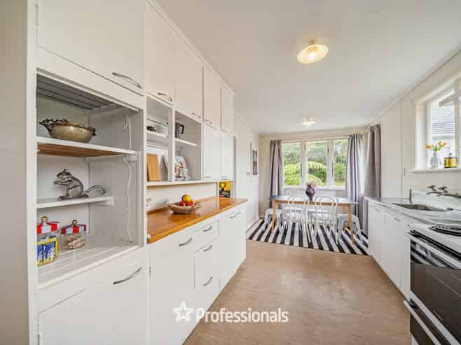 54 Bird Grove, Stokes Valley