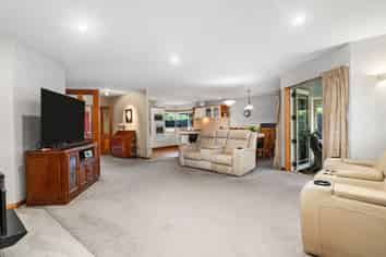 41 BRONTE Way, ROLLESTON