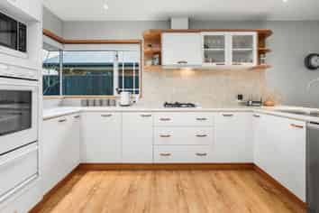 41 BRONTE Way, ROLLESTON