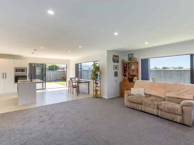 4 Devon Lane, Carterton