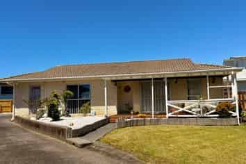 16 Allington Road, Massey