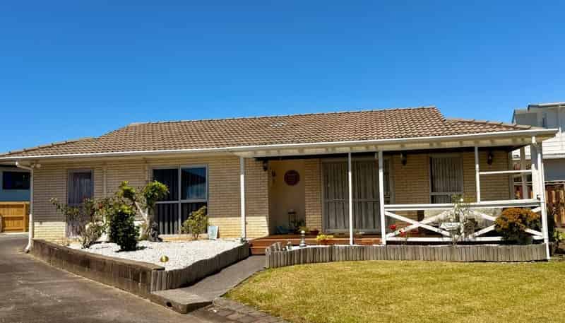 16 Allington Road, Massey