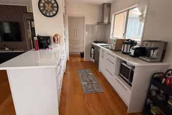 16 Allington Road, Massey