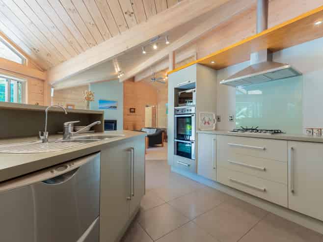 27 Cascade Way, PARAPARAUMU