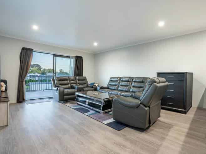 B/9 View Road, Papakura