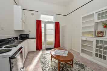 1/144 High Street North, Carterton