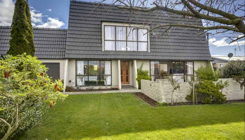 14 Bassett Place, Taradale