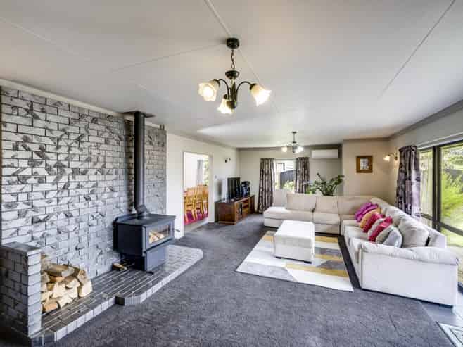 14 Bassett Place, Taradale