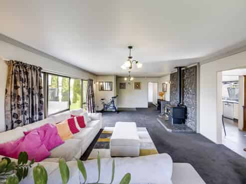 14 Bassett Place, Taradale