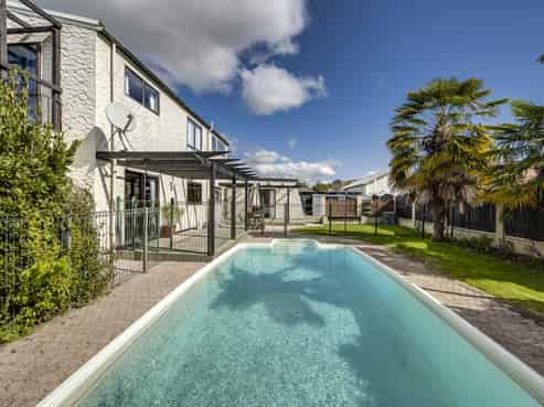 14 Bassett Place, Taradale