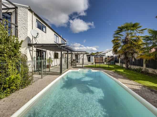 14 Bassett Place, Taradale