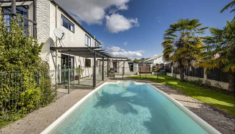 14 Bassett Place, Taradale