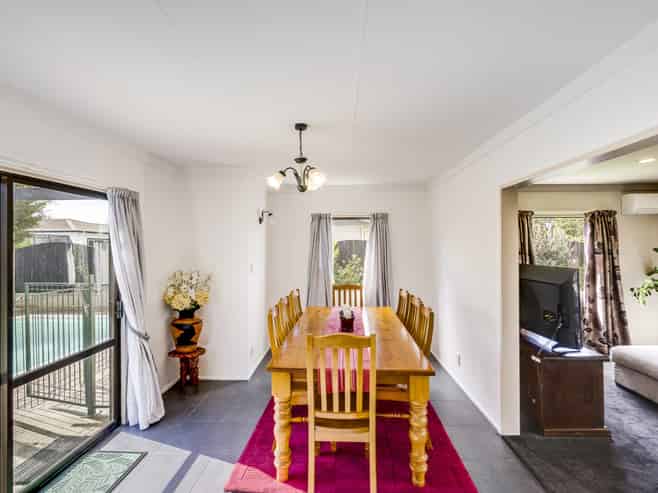 14 Bassett Place, Taradale