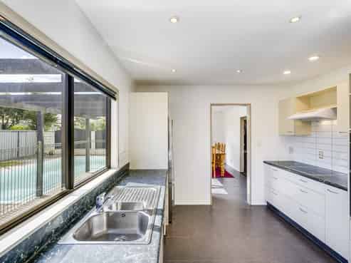 14 Bassett Place, Taradale