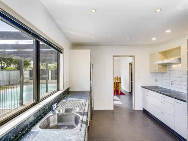 14 Bassett Place, Taradale