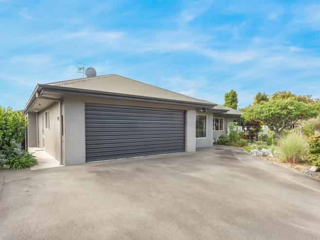 2 Heritage Crescent, Richmond