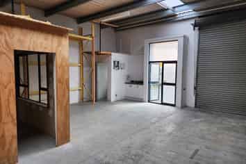 Self contained warehouse/office in Lower Hutt