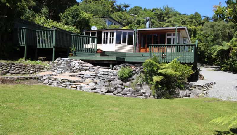 15 Weenink Road, Karoro