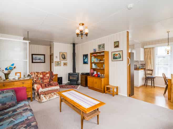 21 Gray Avenue, Paraparaumu Beach