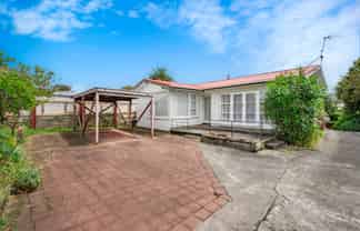 21 Gray Avenue, Paraparaumu Beach